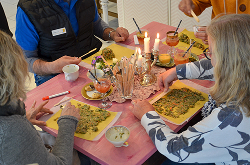 Bei der anderen Caffeebar durften die Besucher Maultaschen selber rollen und anschließend nach Hause mitnehmen.